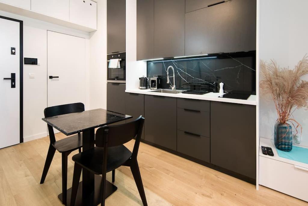 Modern Apt Next To Train Station คราคูฟ ภายนอก รูปภาพ